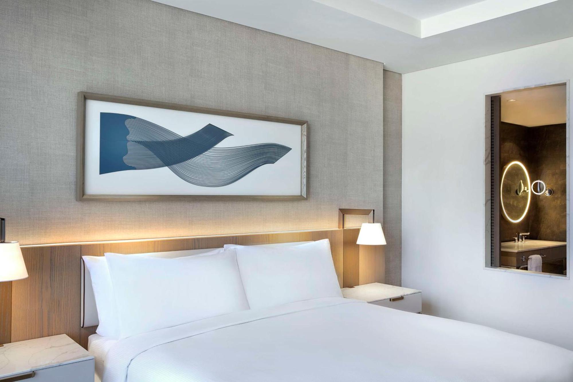 Quarto Deluxe com Cama King-size, Vista da Piscina e Acesso ao Parque Temático
